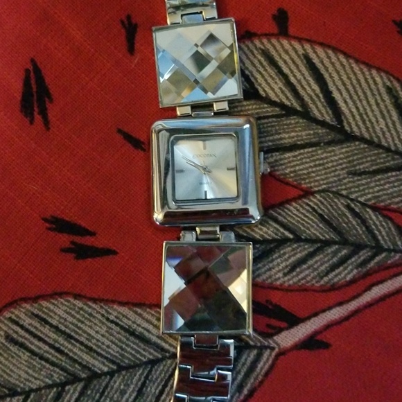 Watch - Picture 2 of 3